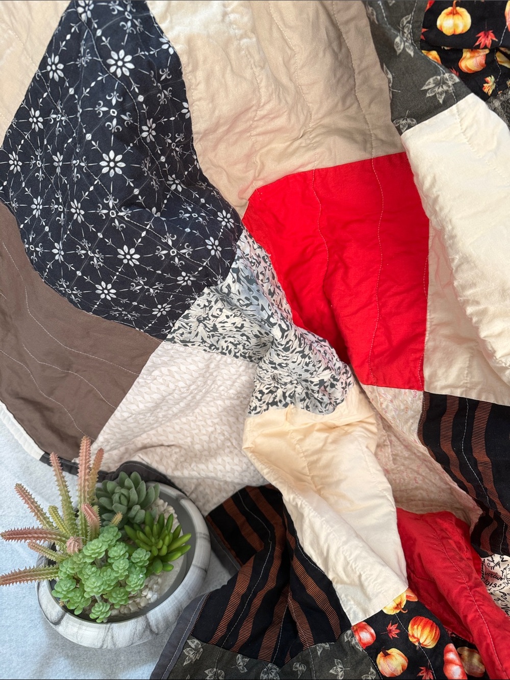 Handmade Patchwork Home Bedding Quilt - Multicolor (Red, Black, Cream)